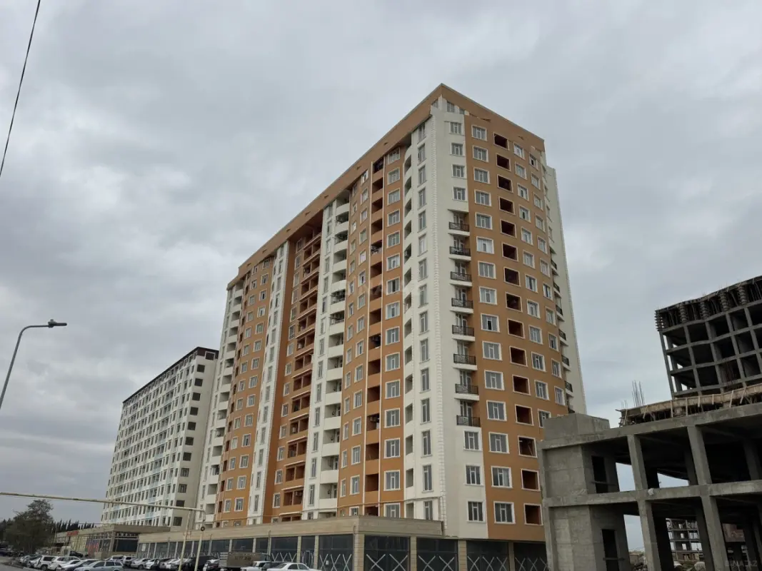 Satılır 2 otaqlı mənzil 84 m²