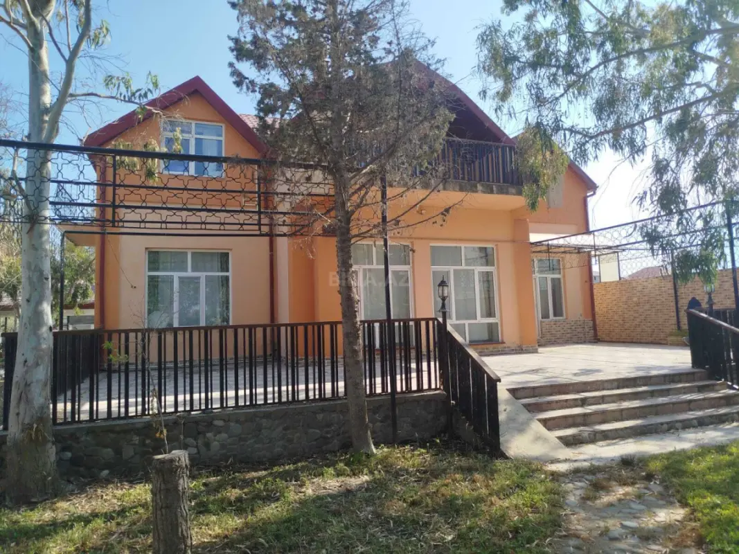Satılır 5 otaqlı həyət evi 197 m²