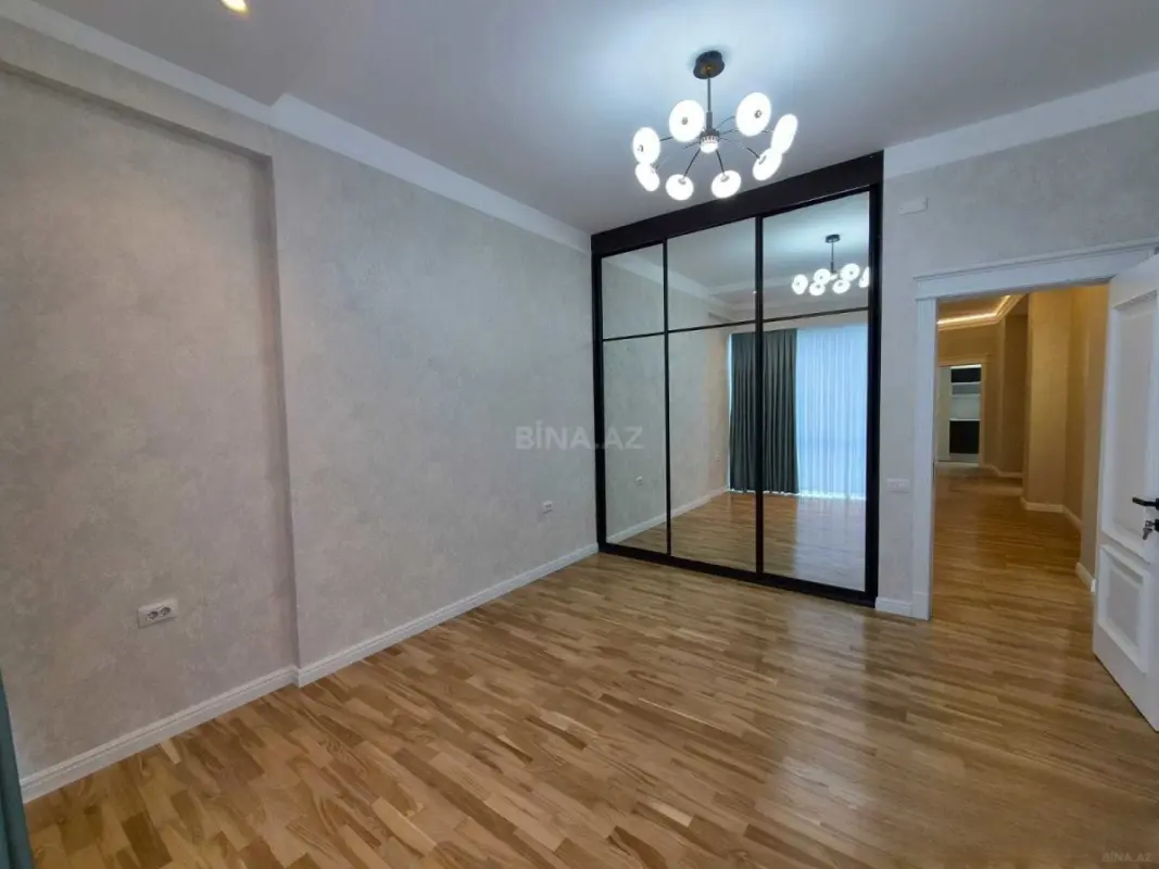 Satılır 3 otaqlı mənzil 153 m²