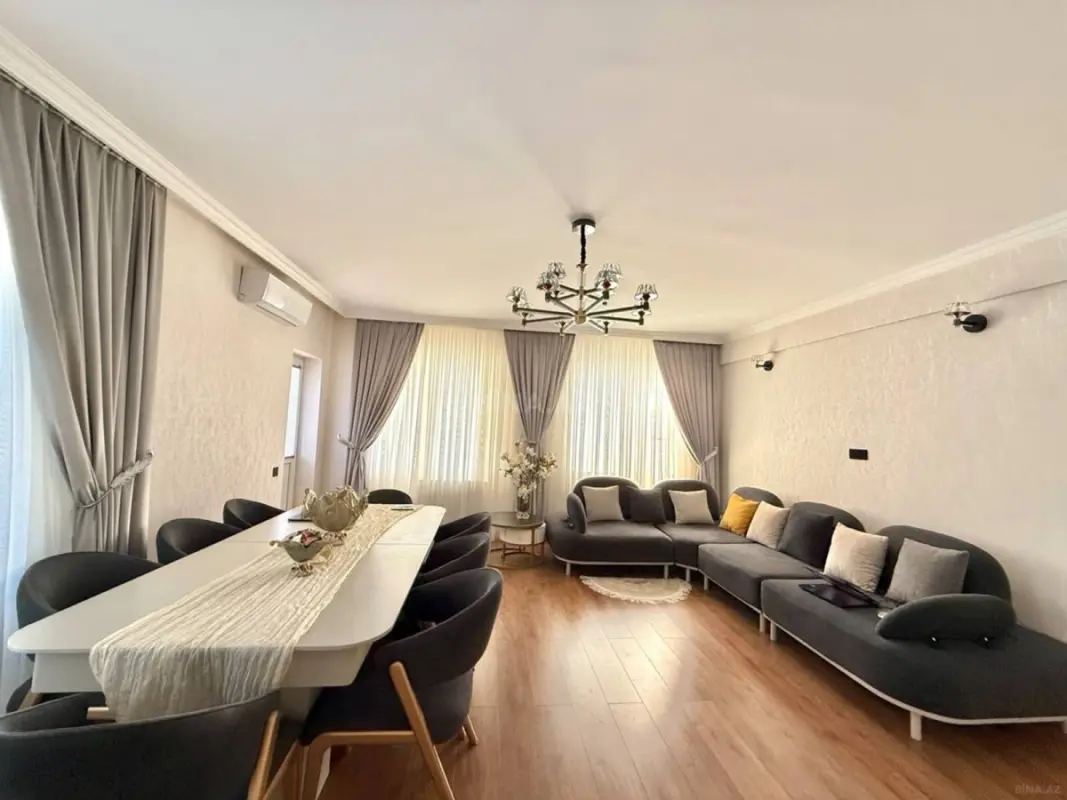 Satılır 3 otaqlı mənzil 136 m²