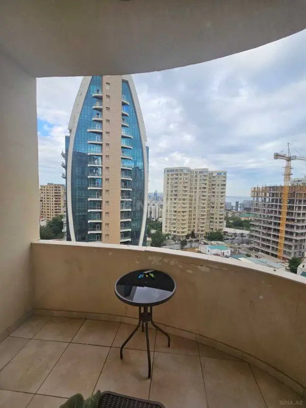 Satılır 3 otaqlı mənzil 147 m²