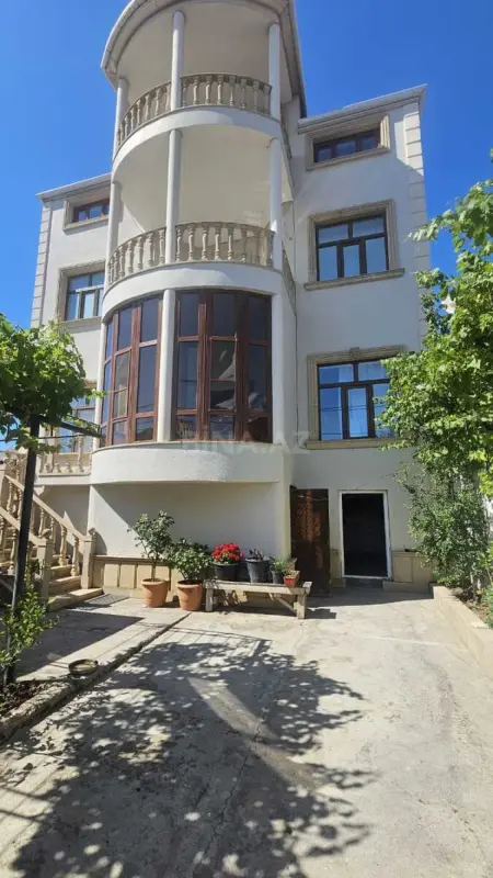 Satılır 6 otaqlı həyət evi 450 m²