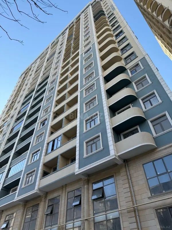 Satılır 3 otaqlı mənzil 152.4 m²