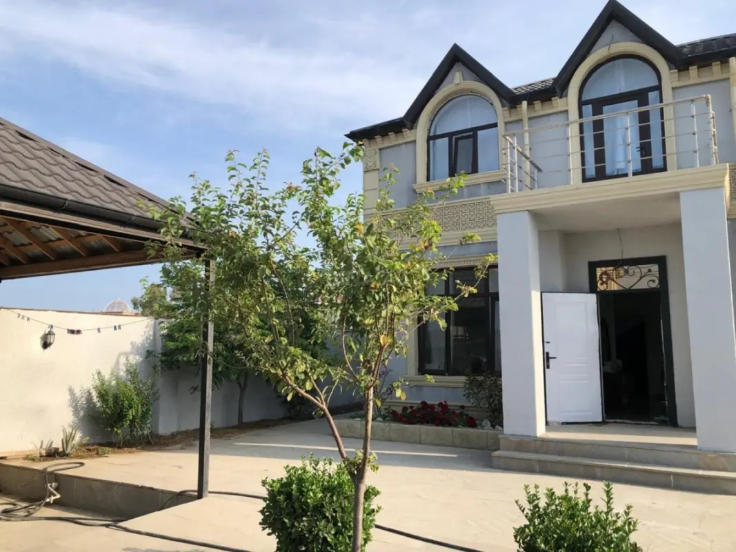 Satılır 5 otaqlı həyət evi 200 m²