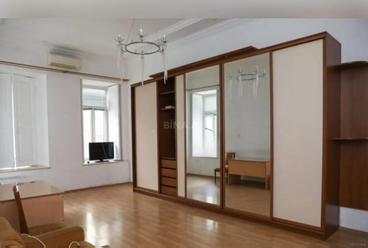 Kirayə verilir 5 otaqlı mənzil 160 m²