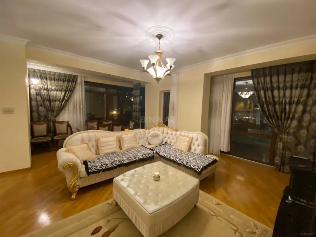 Kirayə verilir 4 otaqlı mənzil 160 m²