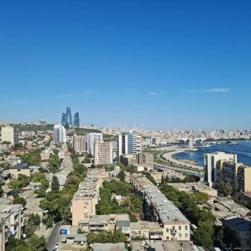 Satılır 4 otaqlı mənzil 178 m²