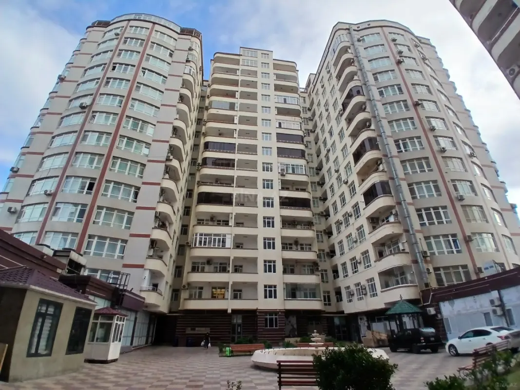 Satılır 3 otaqlı mənzil 110 m²