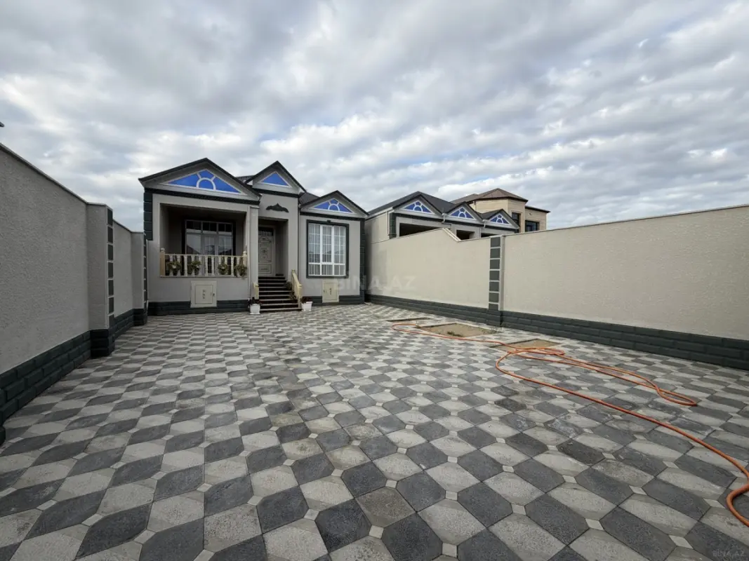 Satılır 4 otaqlı həyət evi 100 m²