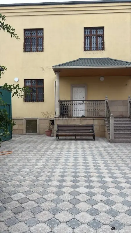 Satılır 11 otaqlı həyət evi 501 m²