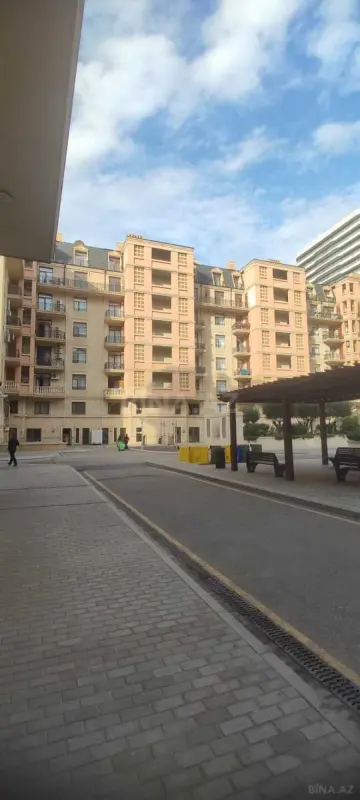 Satılır 3 otaqlı mənzil 129 m²