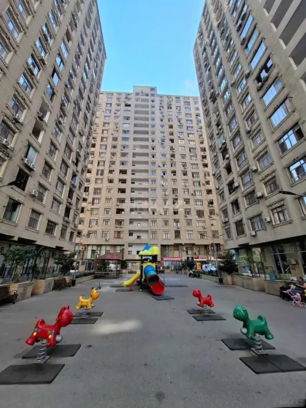 Satılır 3 otaqlı mənzil 121 m²