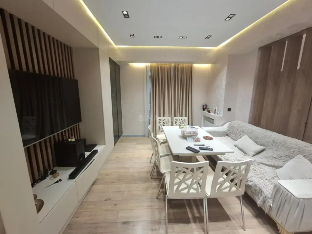 Satılır 2 otaqlı mənzil 64 m²