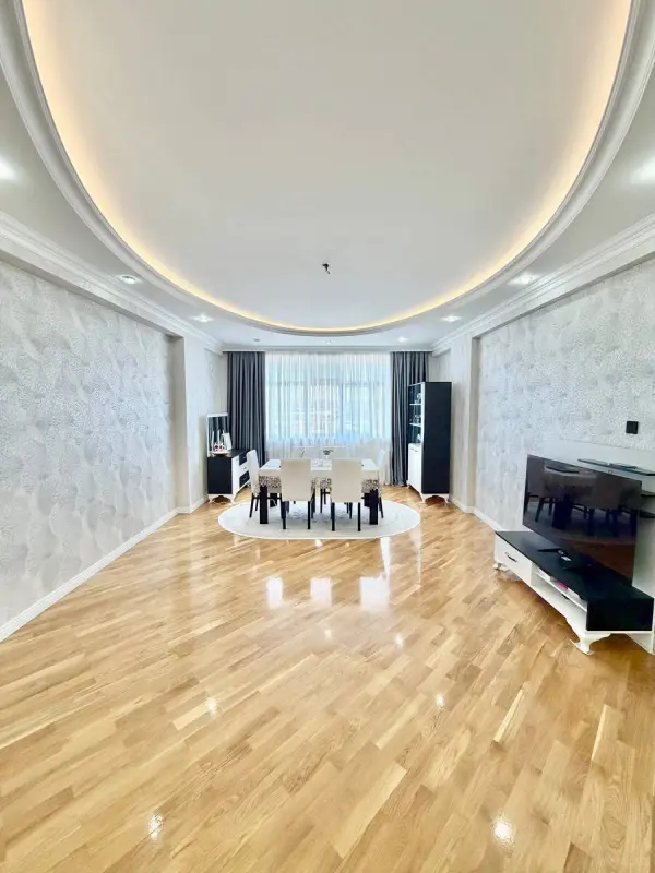 Satılır 3 otaqlı mənzil 135 m²