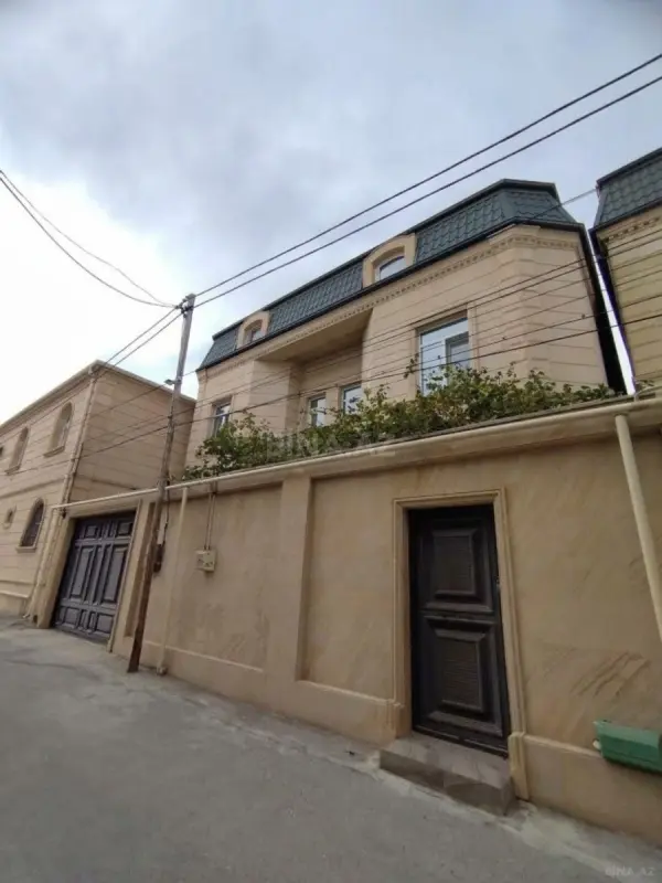 Satılır 8 otaqlı həyət evi 480 m²