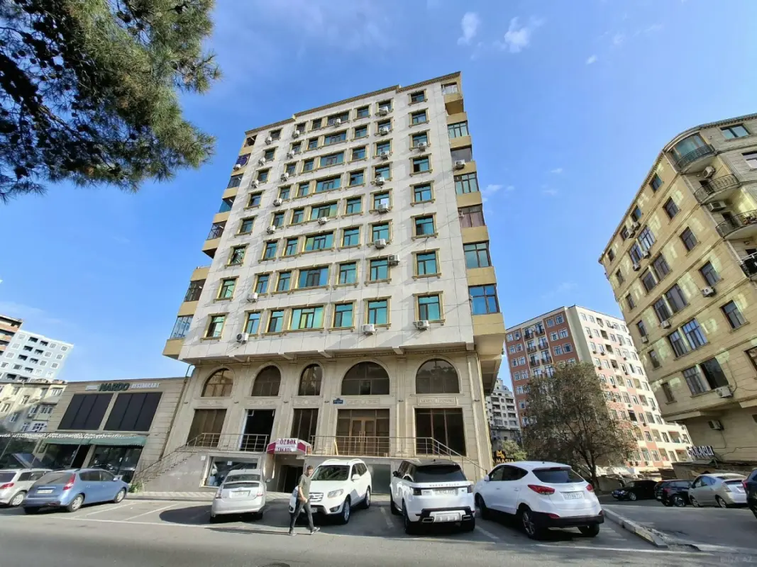 Satılır 4 otaqlı mənzil 148 m²