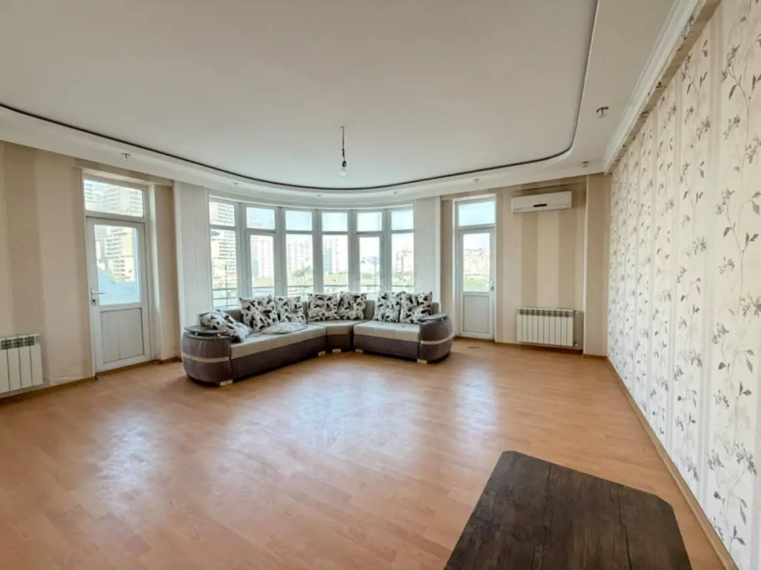 Satılır 3 otaqlı mənzil 145 m²