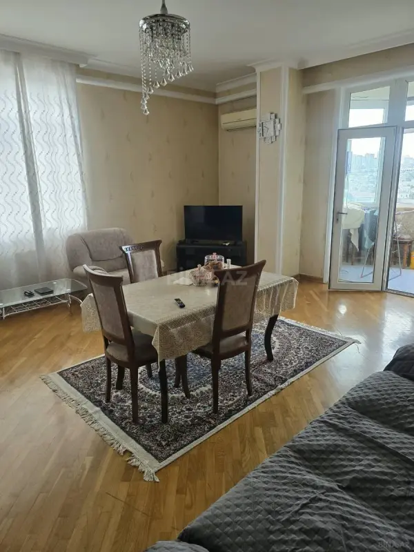 Satılır 2 otaqlı mənzil 92 m²