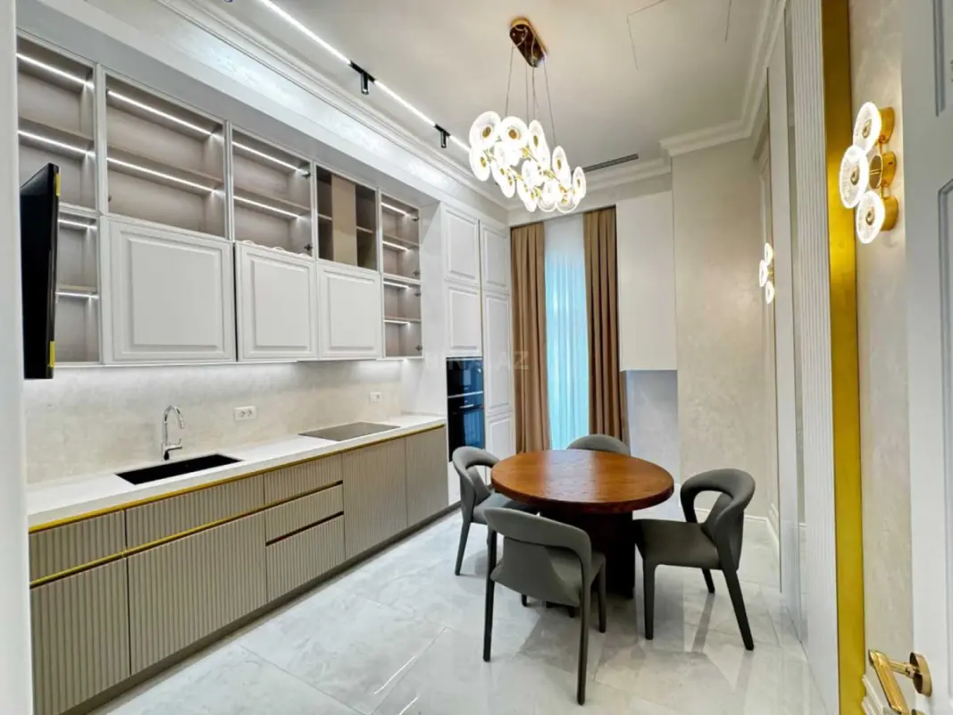 Kirayə verilir 3 otaqlı mənzil 136 m²