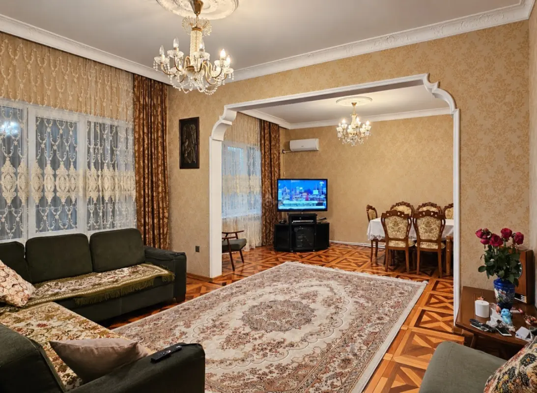 Satılır 4 otaqlı mənzil 125 m²