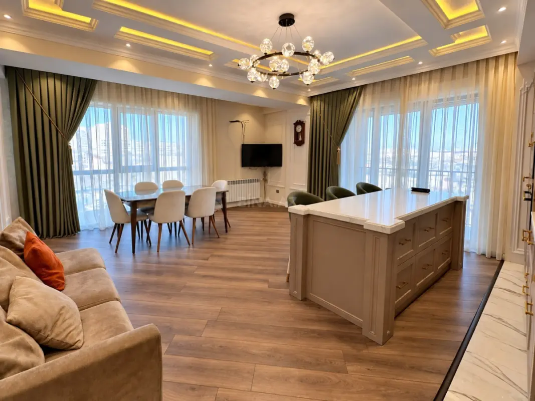 Satılır 4 otaqlı mənzil 130 m²
