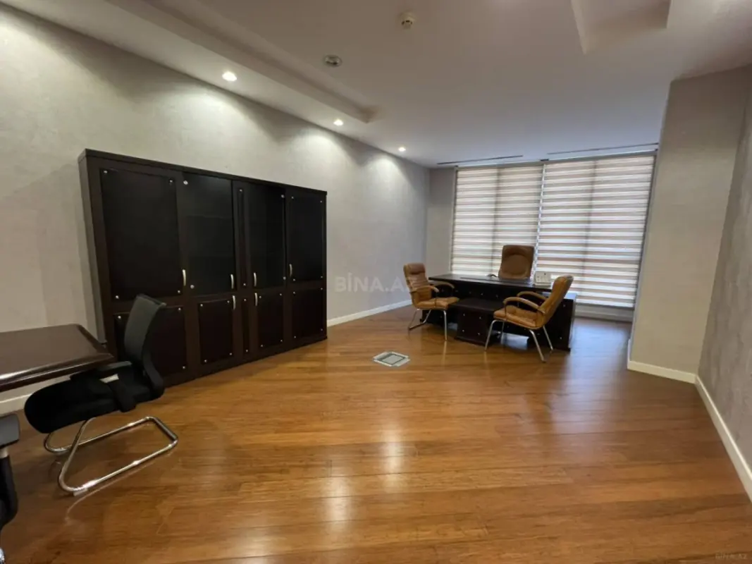 Kirayə verilir 4 otaqlı ofis 230 m²
