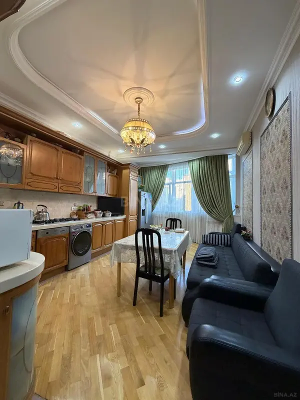 Satılır 4 otaqlı mənzil 210 m²
