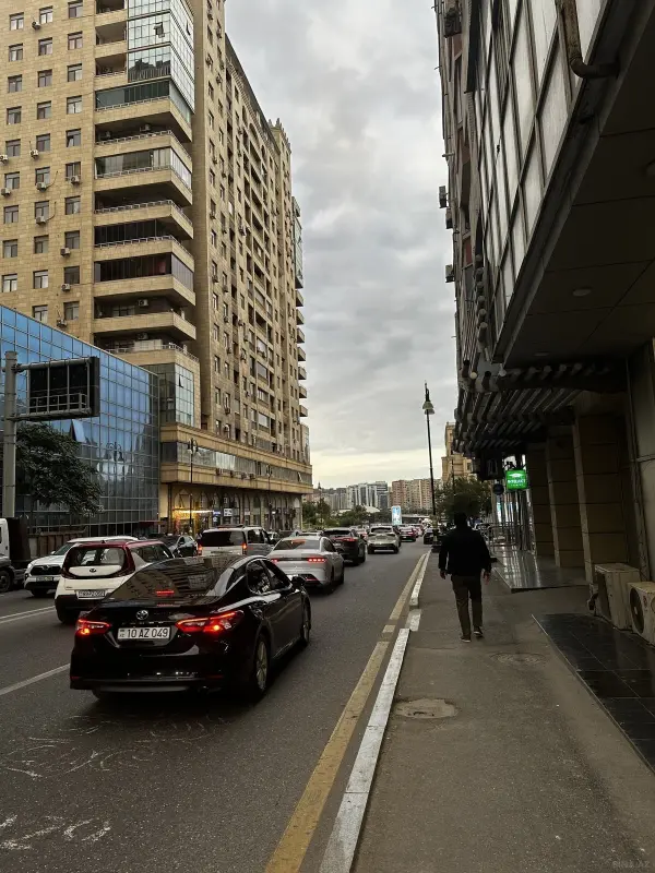 Kirayə verilir 8 otaqlı ofis 250 m²