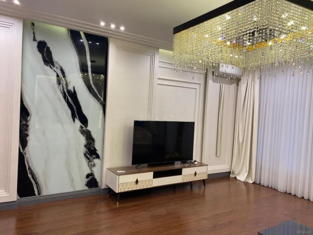 Kirayə verilir 3 otaqlı mənzil 170 m²