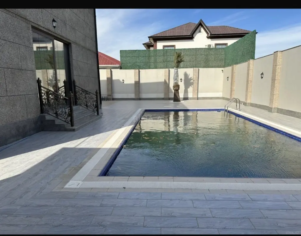 Satılır 5 otaqlı həyət evi 300 m²