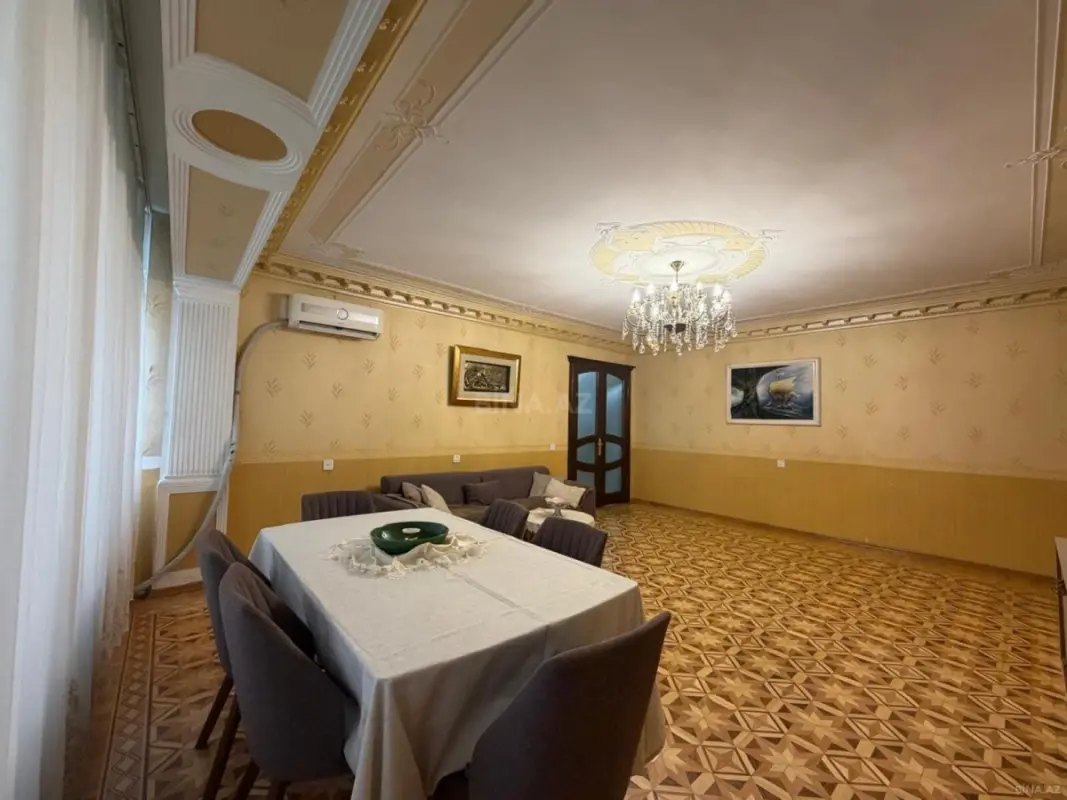 Satılır 4 otaqlı mənzil 118 m²