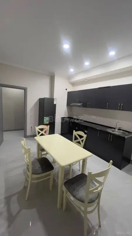Kirayə verilir 2 otaqlı mənzil 85 m²