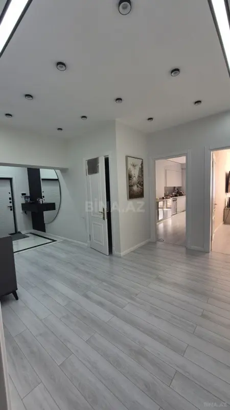 Satılır 3 otaqlı mənzil 138.6 m²