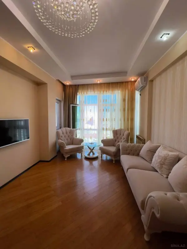 Kirayə verilir 3 otaqlı mənzil 120 m²