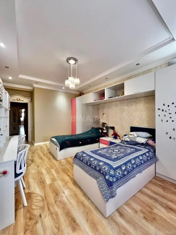 Kirayə verilir 6 otaqlı mənzil 253 m²