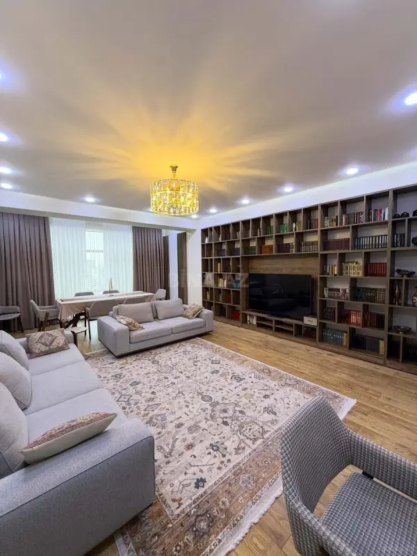 Satılır 4 otaqlı mənzil 155 m²