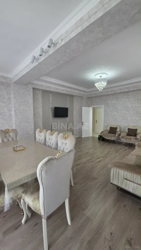 Satılır 2 otaqlı mənzil 106 m²