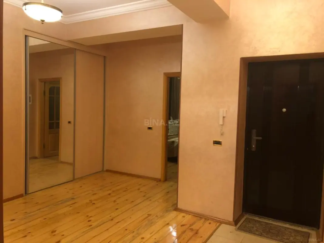 Satılır 2 otaqlı mənzil 105 m²