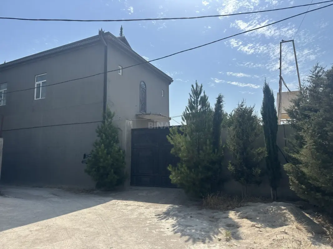 Satılır 8 otaqlı mənzil 330 m²