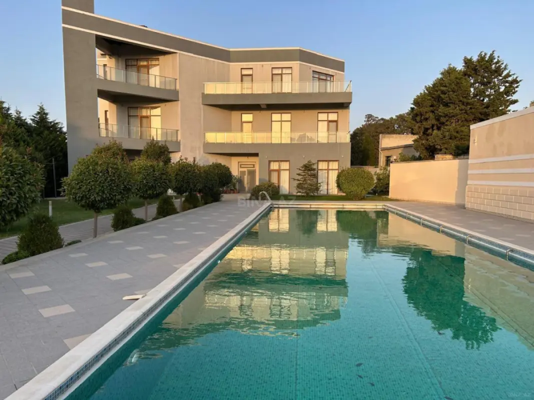 Satılır 8 otaqlı həyət evi 502 m²