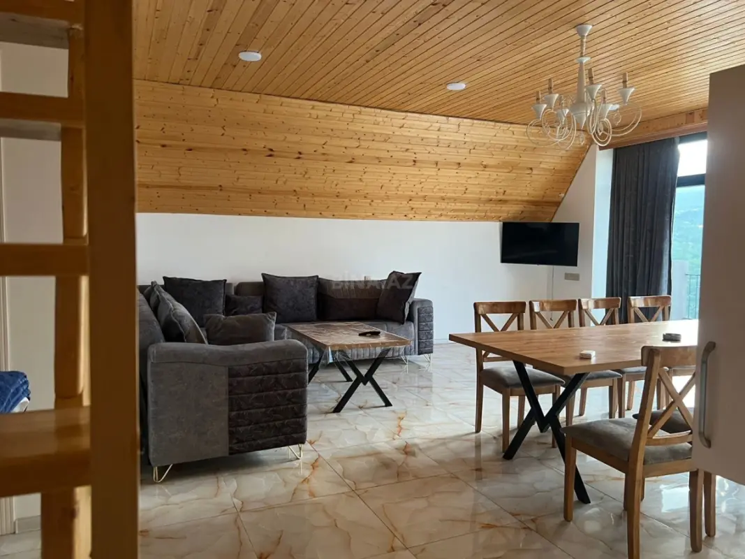 Satılır 4 otaqlı həyət evi 200 m²