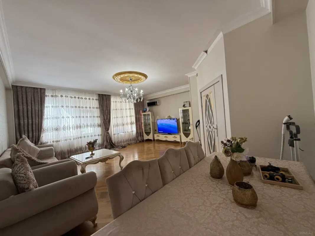 Satılır 4 otaqlı mənzil 133 m²