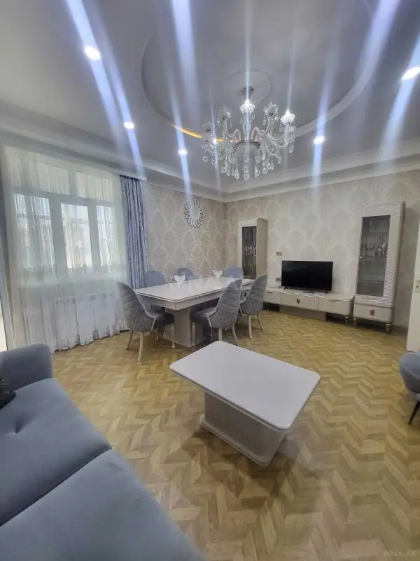 Kirayə verilir 4 otaqlı mənzil 150 m²
