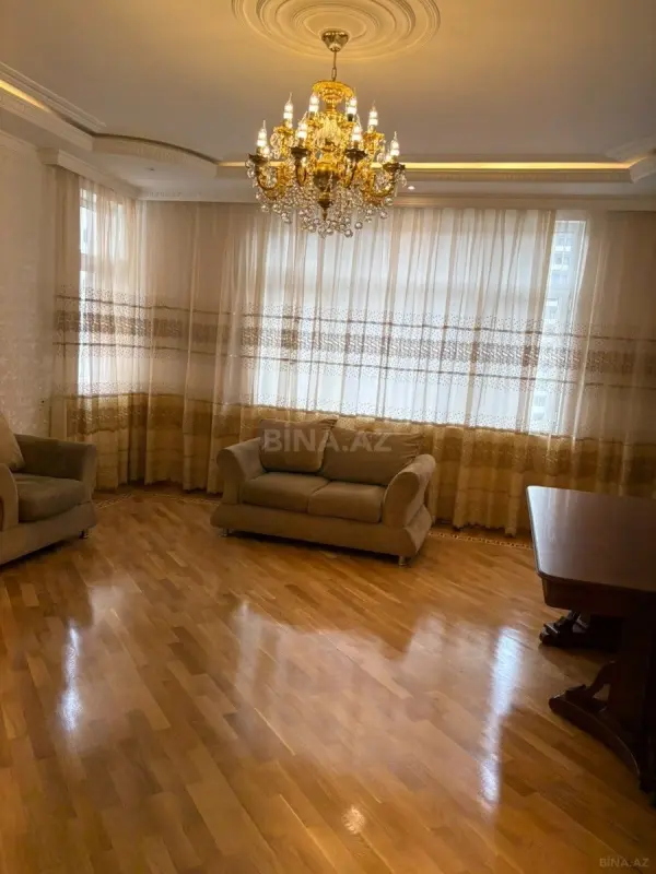 Kirayə verilir 3 otaqlı mənzil 138 m²