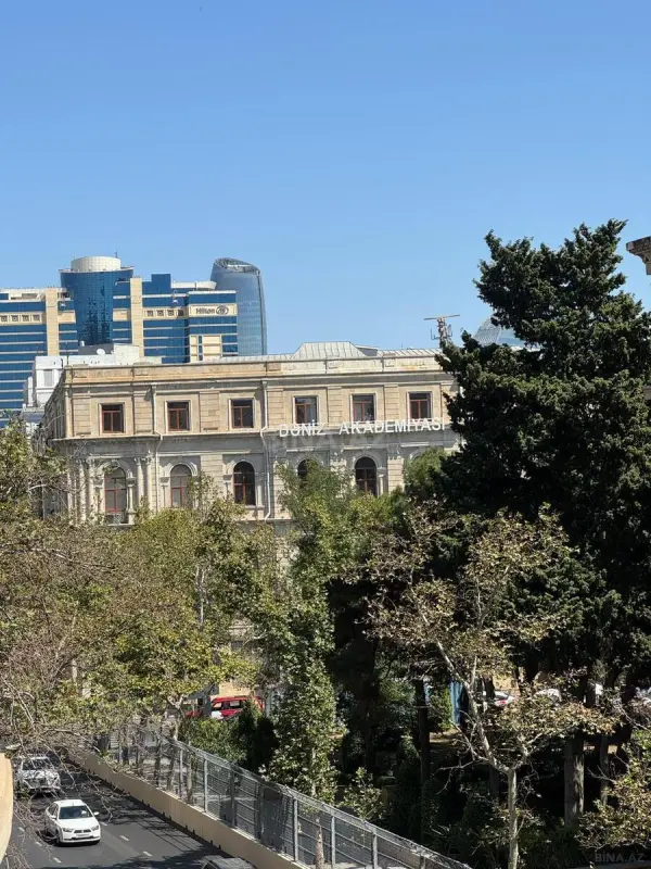 Satılır 4 otaqlı mənzil 152 m²