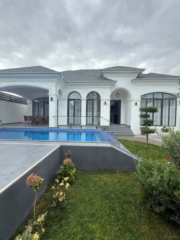 Satılır 4 otaqlı həyət evi 200 m²