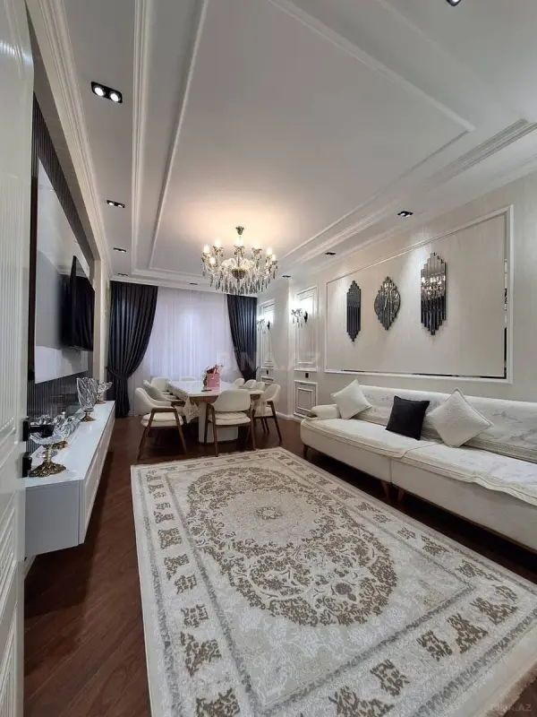 Satılır 4 otaqlı mənzil 130 m²