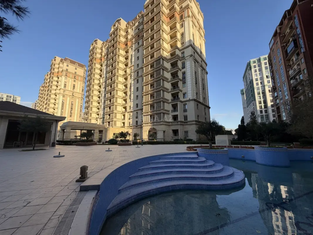 Satılır 3 otaqlı mənzil 230 m²