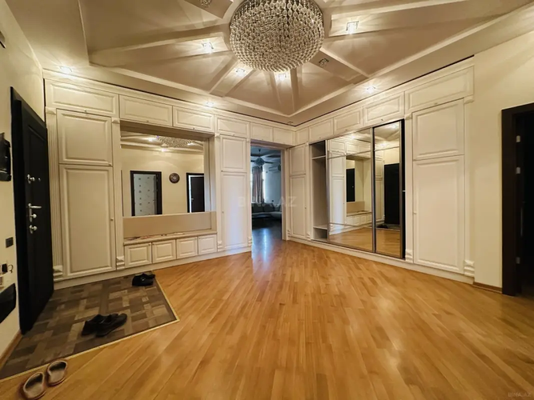 Kirayə verilir 3 otaqlı mənzil 165 m²