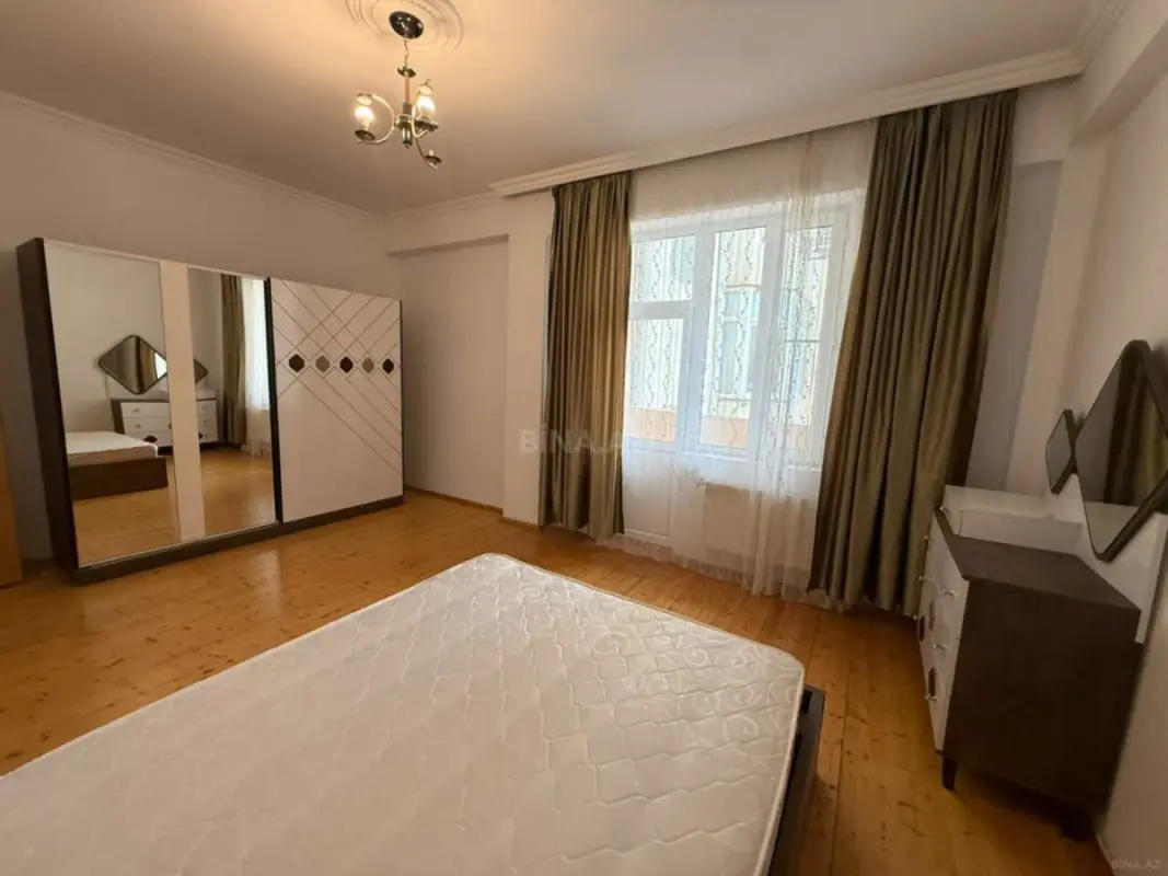 Kirayə verilir 3 otaqlı mənzil 115 m²